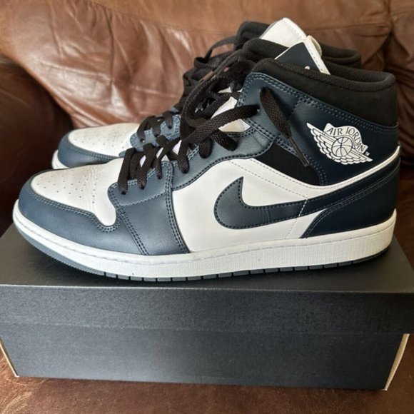 Nike Air Jordan 1 Mid AJ1 Armory Navy White shoe